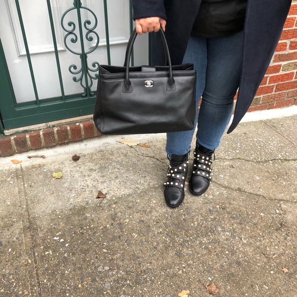 SOLD!!Chanel serf tot w/ strap - Picture 3 of 7