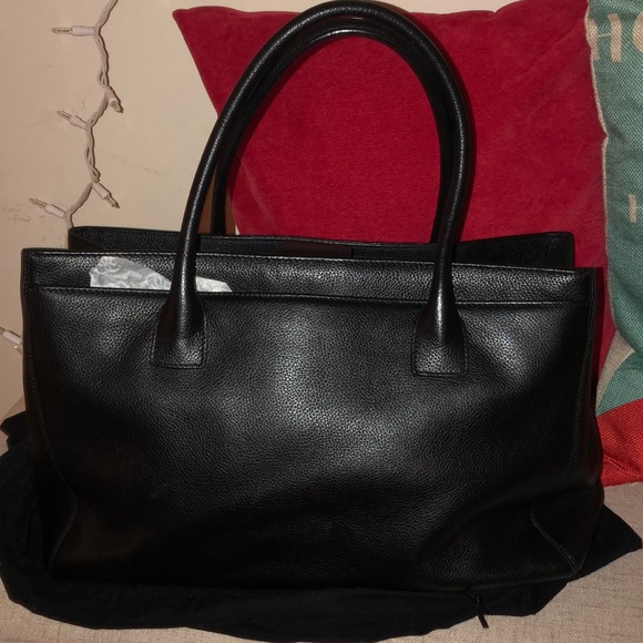 SOLD!!Chanel serf tot w/ strap - Picture 6 of 7