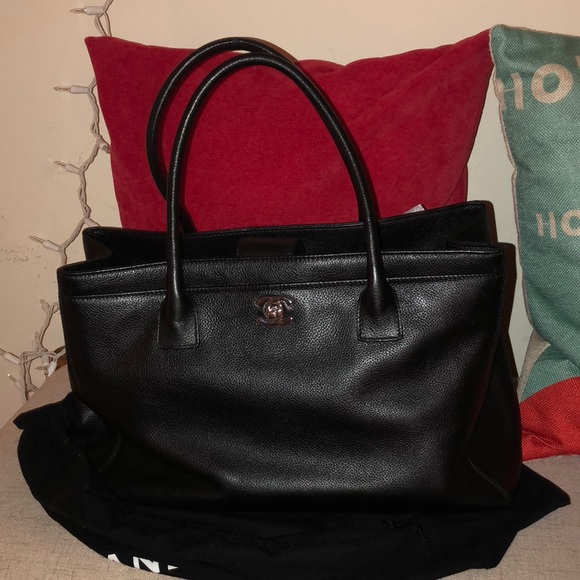 SOLD!!Chanel serf tot w/ strap - Picture 7 of 7