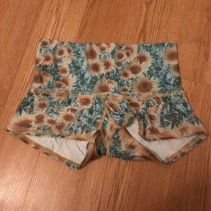 Teeki Sunrise Sun Short