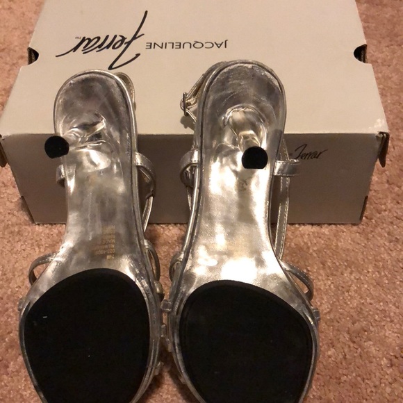 Women Sandals with Heel - Picture 3 of 4