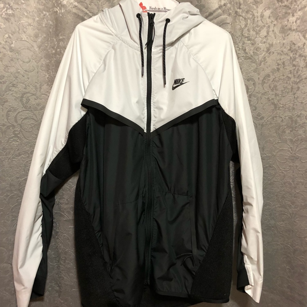 Nike Windbreaker Men’s XL White/ Black