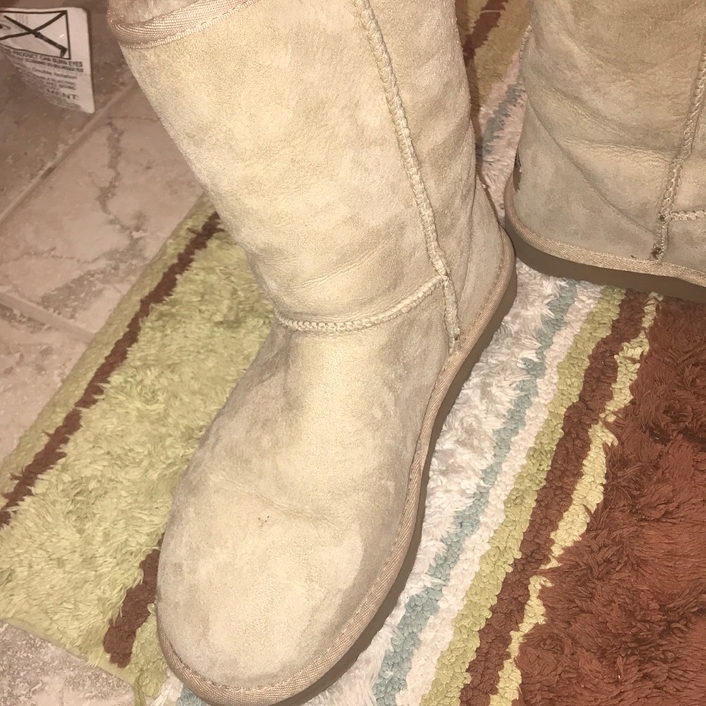 Classic Short Ugg Boots in Color Sand