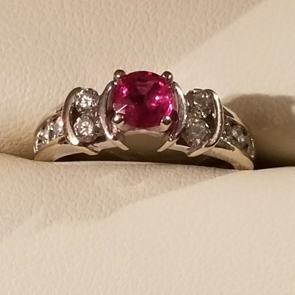 Engagement ring - Picture 1 of 5