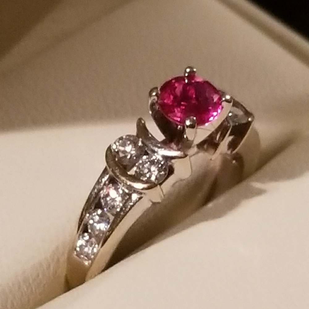 Engagement ring - Picture 3 of 5