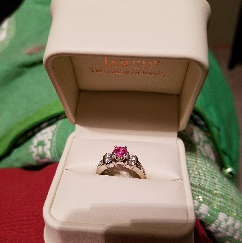 Engagement ring - Picture 4 of 5