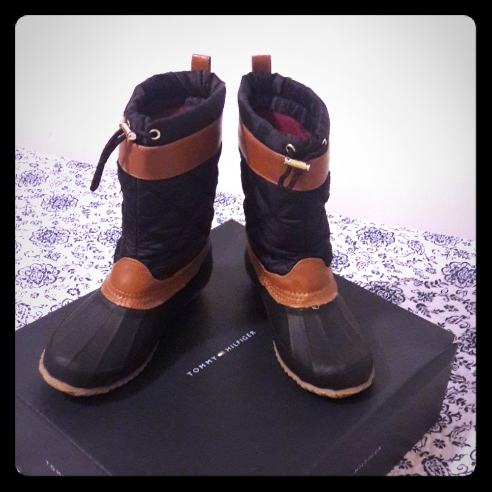 TOMMY HILFIGER WINTER BOOTS