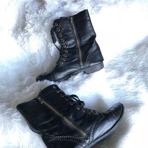 Holiday Sale🎅🏼Black leather combat boots✨