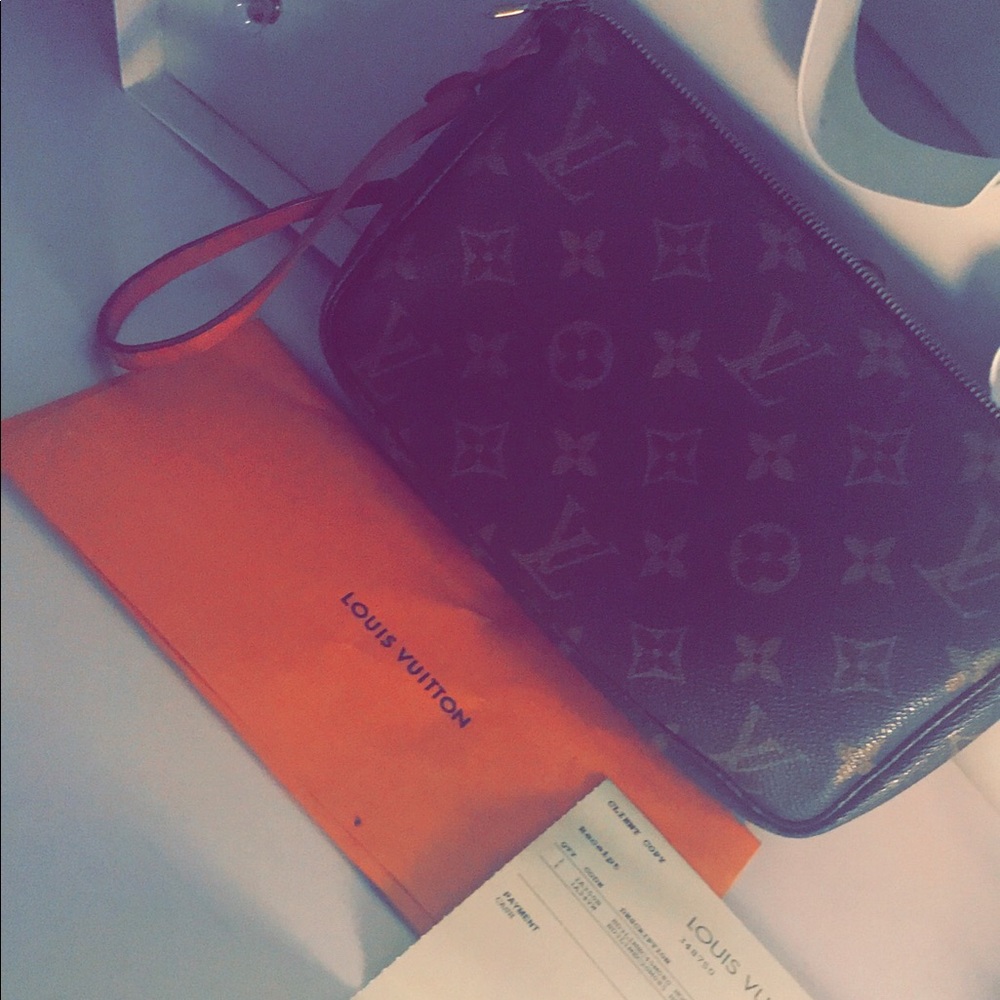 Louis Vuitton pochette <3 great conditions!