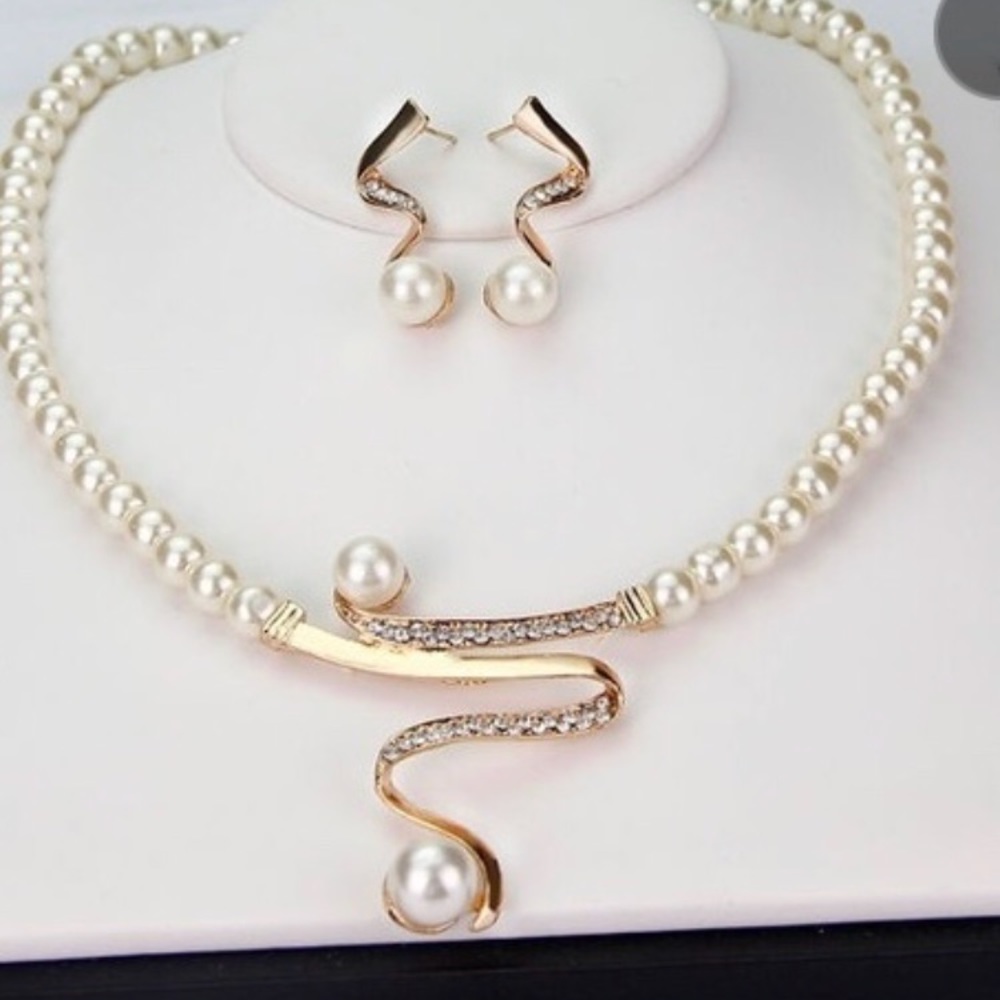Pearl and Rhinestone Fashion Jewelry set