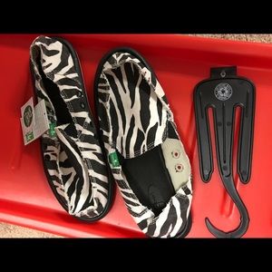 Nwt size 8 Sanuks.  Zebra print.