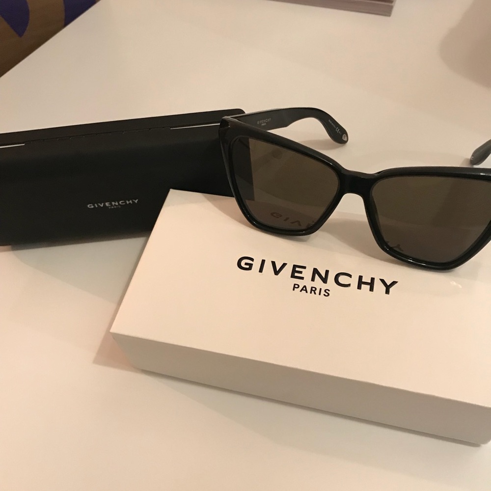 🎉SOLDGivenchy 7032/S Sunglasses Shiny Black/Brown