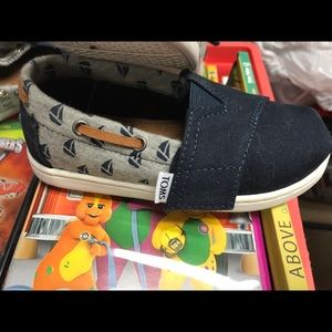 Size 9t toms.  Nautical.  Anchors.