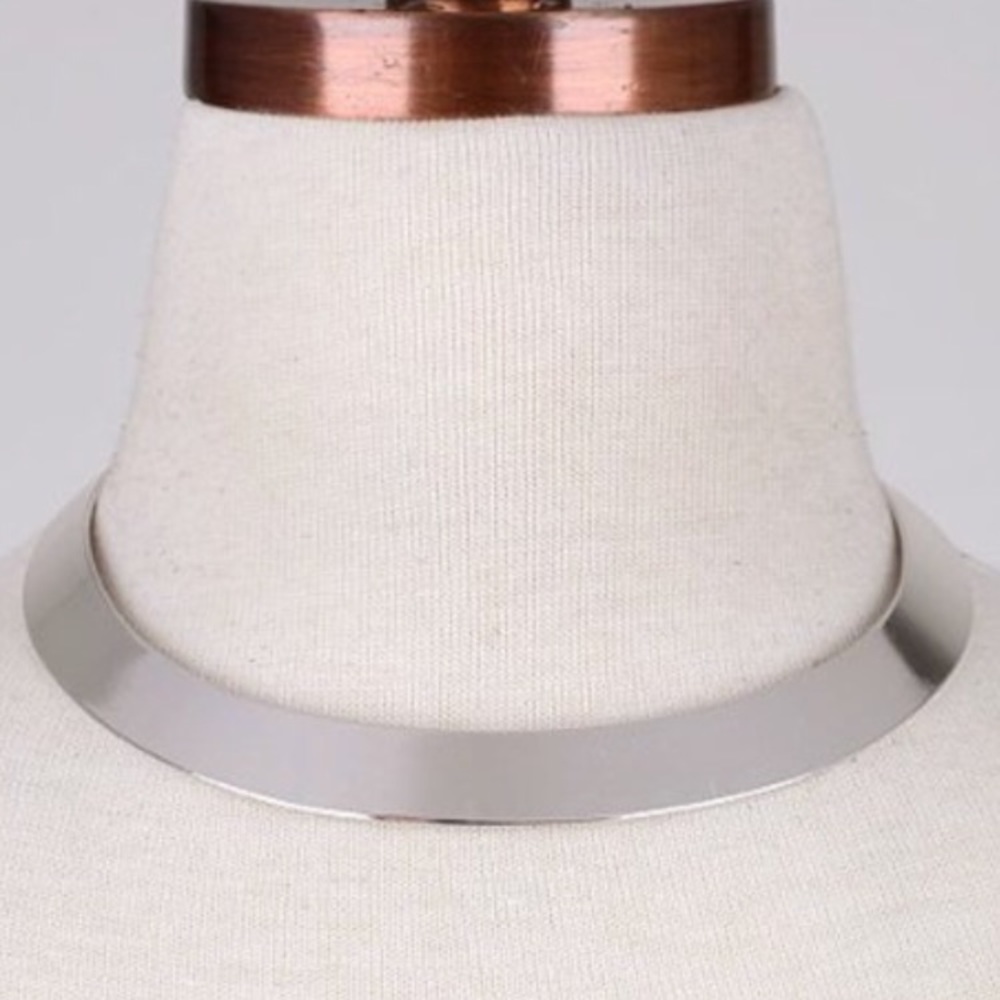 Silver chocker
