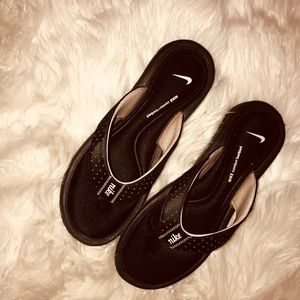 Nike memory foam flip flops