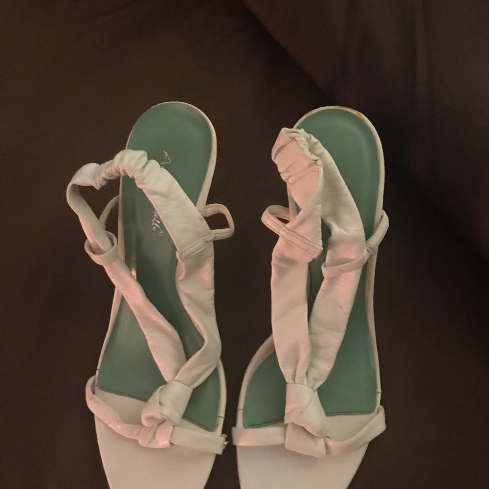 White sandal with wooden heel