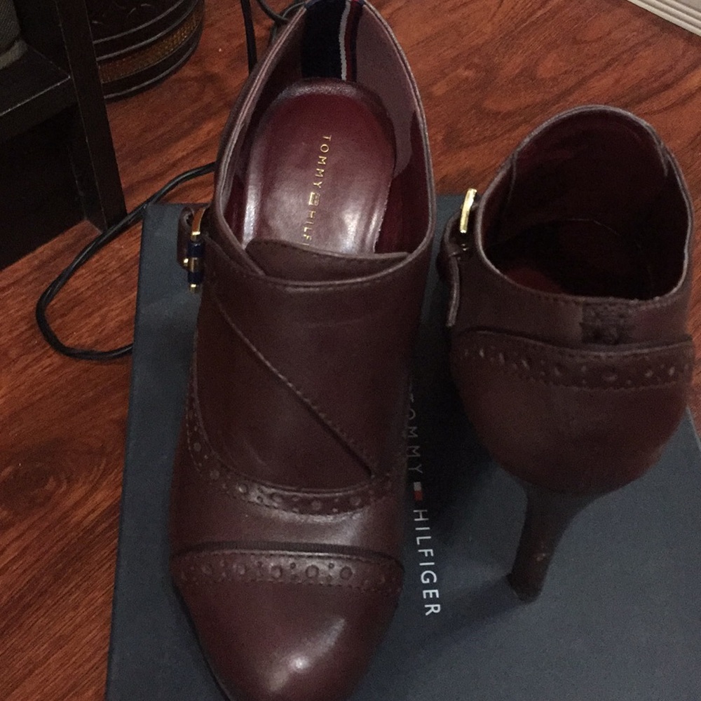 Tommy Hilfiger Women's Brithney Leather Heel