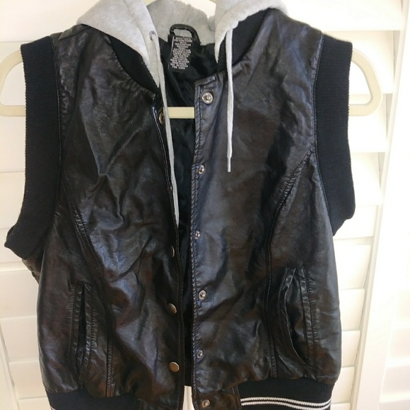 Sleeveless jacket - Picture 4 of 8