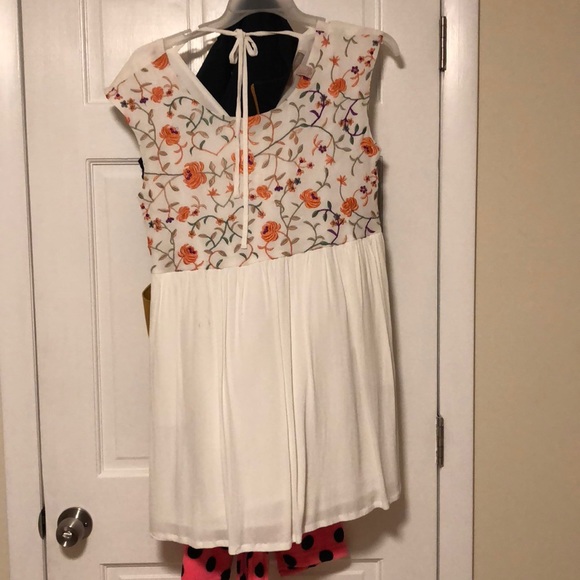 Spring dress - Picture 1 of 3