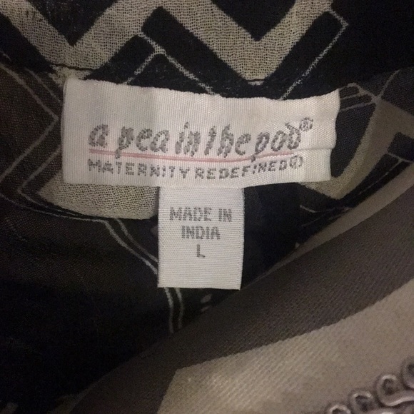 A Pea in the Pod Maternity Blouse✔️Black Geometric - Picture 3 of 5