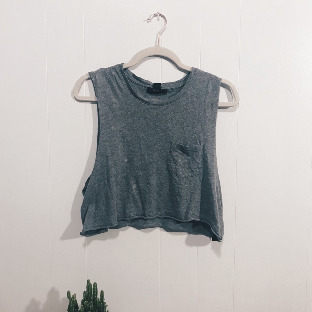 Muscle crop too with pocket