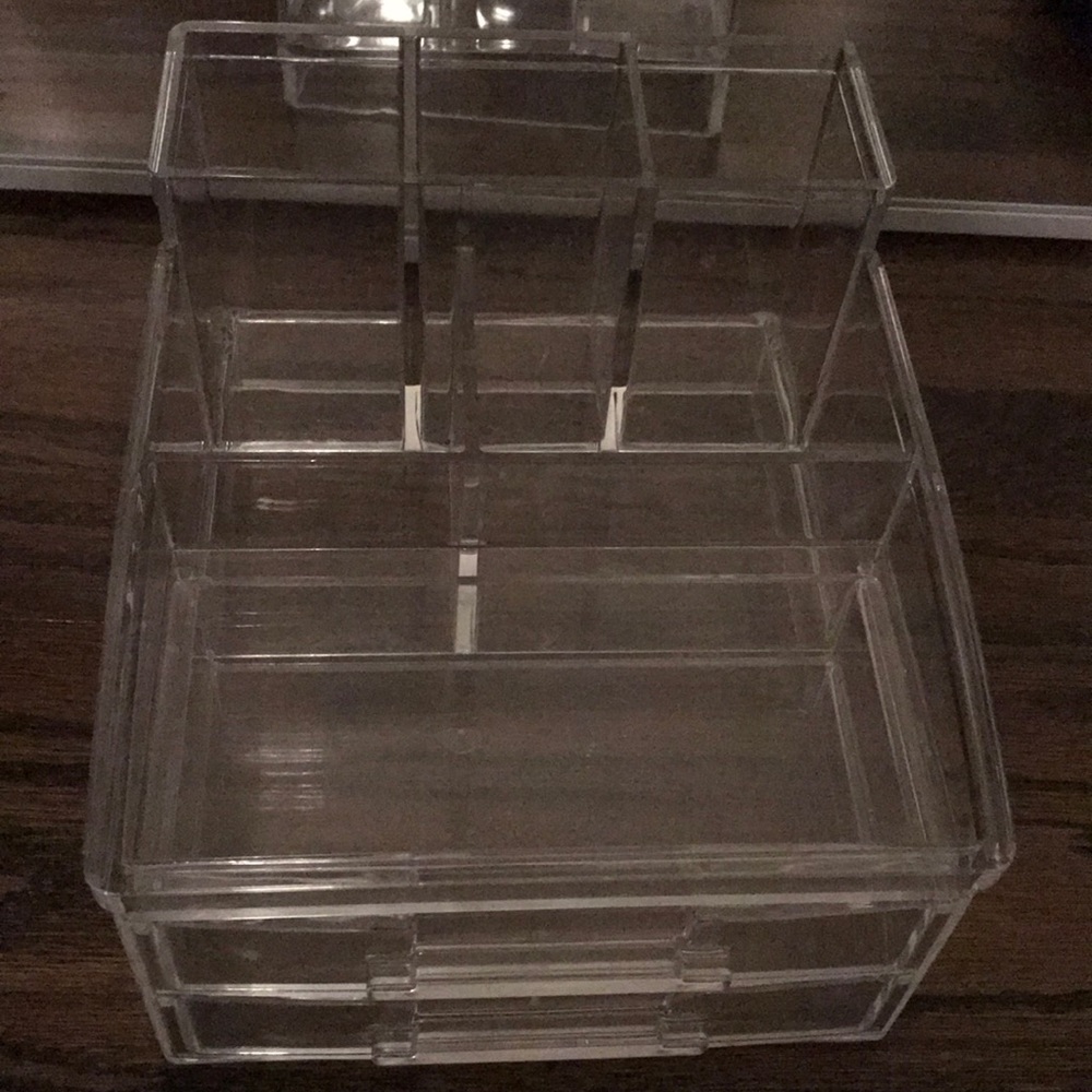Make up organizer
