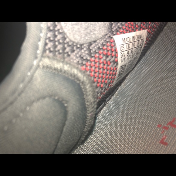 Yeezy Boost 350 V2 Belugas 2.0 - Picture 6 of 6
