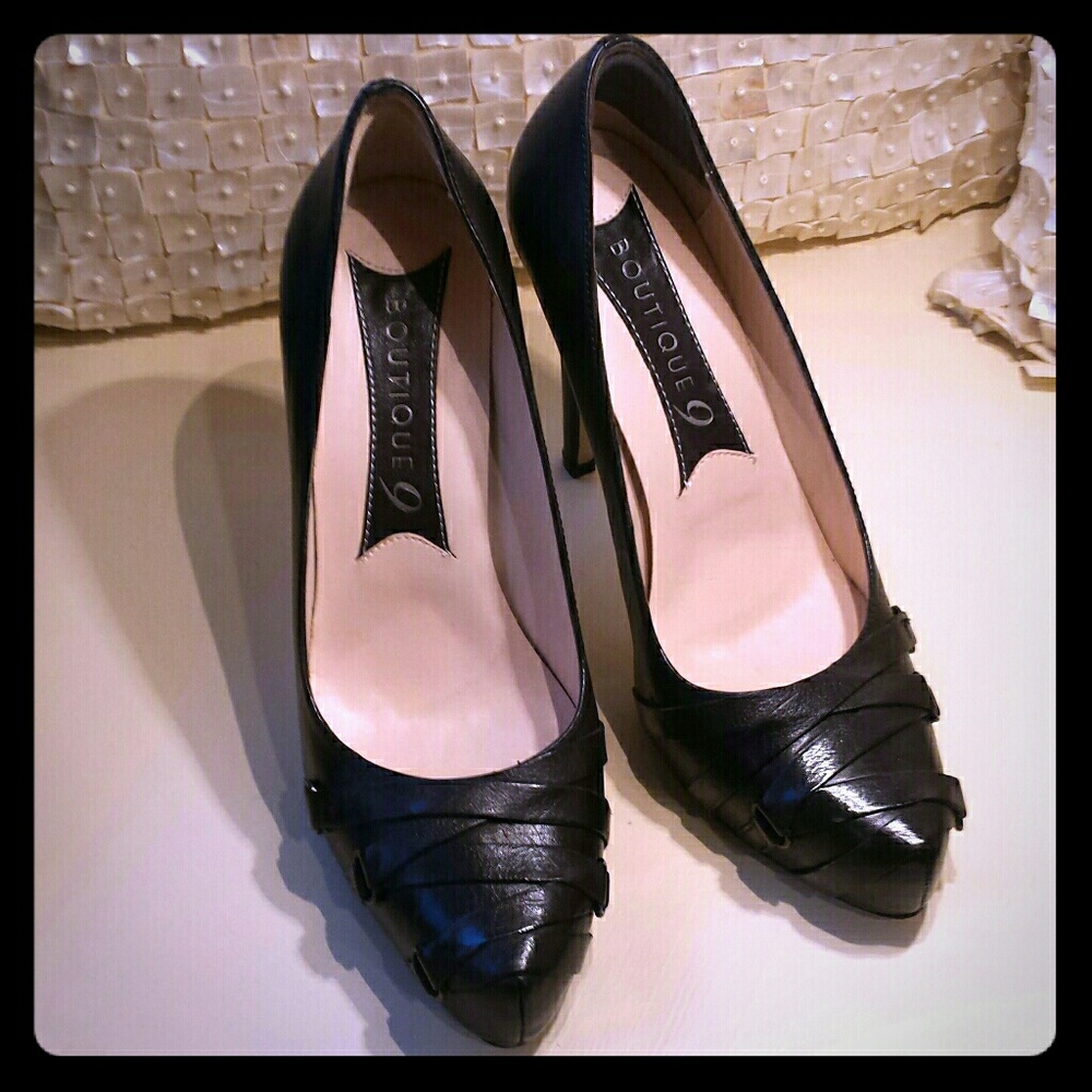Slick Platform Pump with Toe Strap Detail