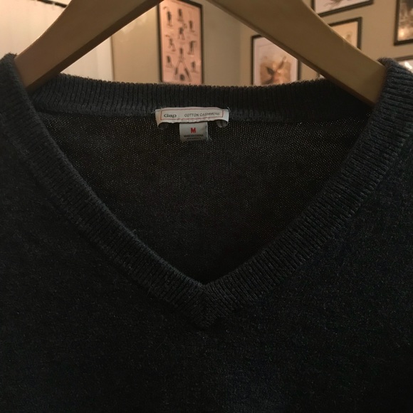 Gap v neck sweater - Picture 2 of 2