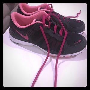 (Once worn) Nike Size 6.5 Sneakers