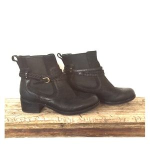 genuine leather UGG ankle boot