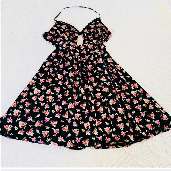 Forever 21 Dresses & Skirts - XXI FLORAL DRESS NEW W TAG.