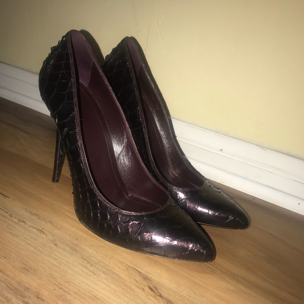 Authentic Gucci Carmino Red Snakeskin Pumps