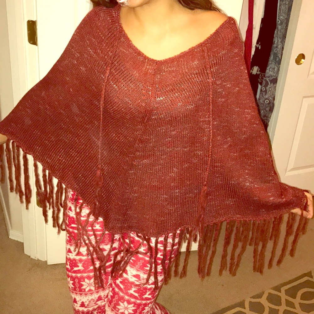 Maroon knit poncho ❤️
