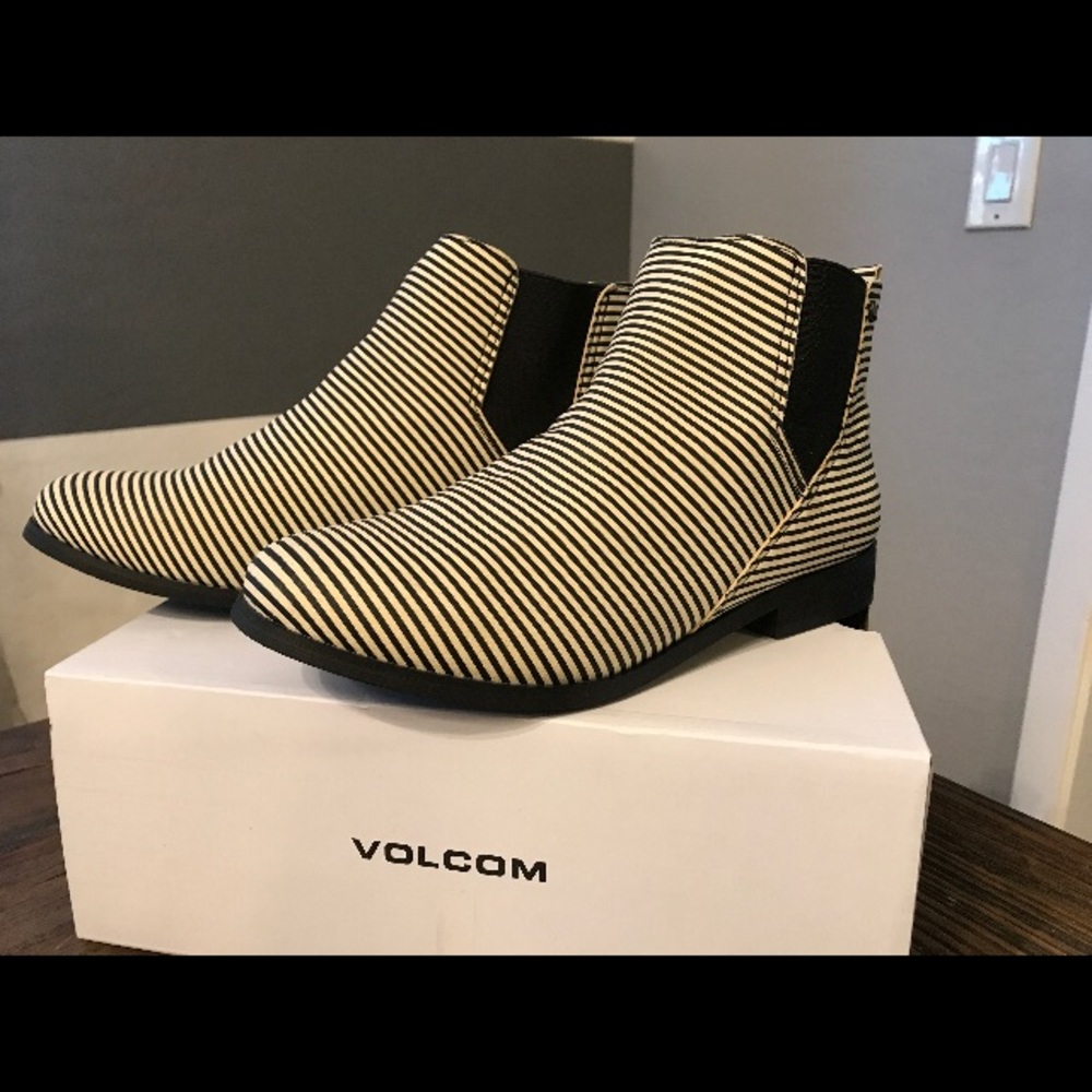 Volcolm striped ankle booties