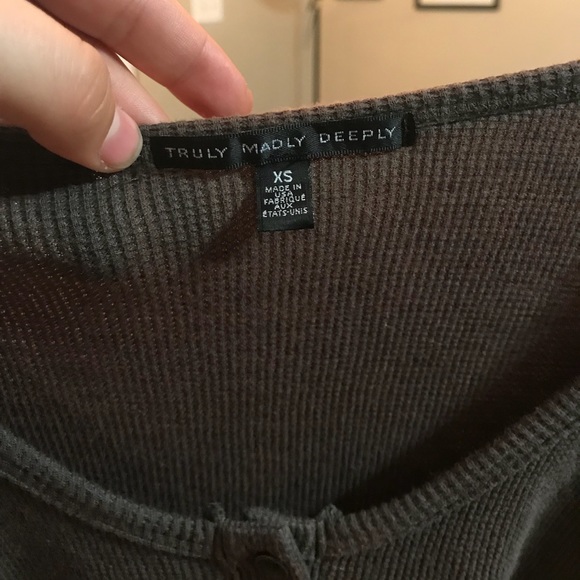 Over sized Henley Urban Outfitters top - Picture 2 of 2