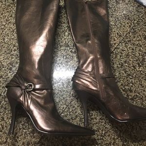 Stunning Holiday shine Knee Hi boots by MIA SZ 9
