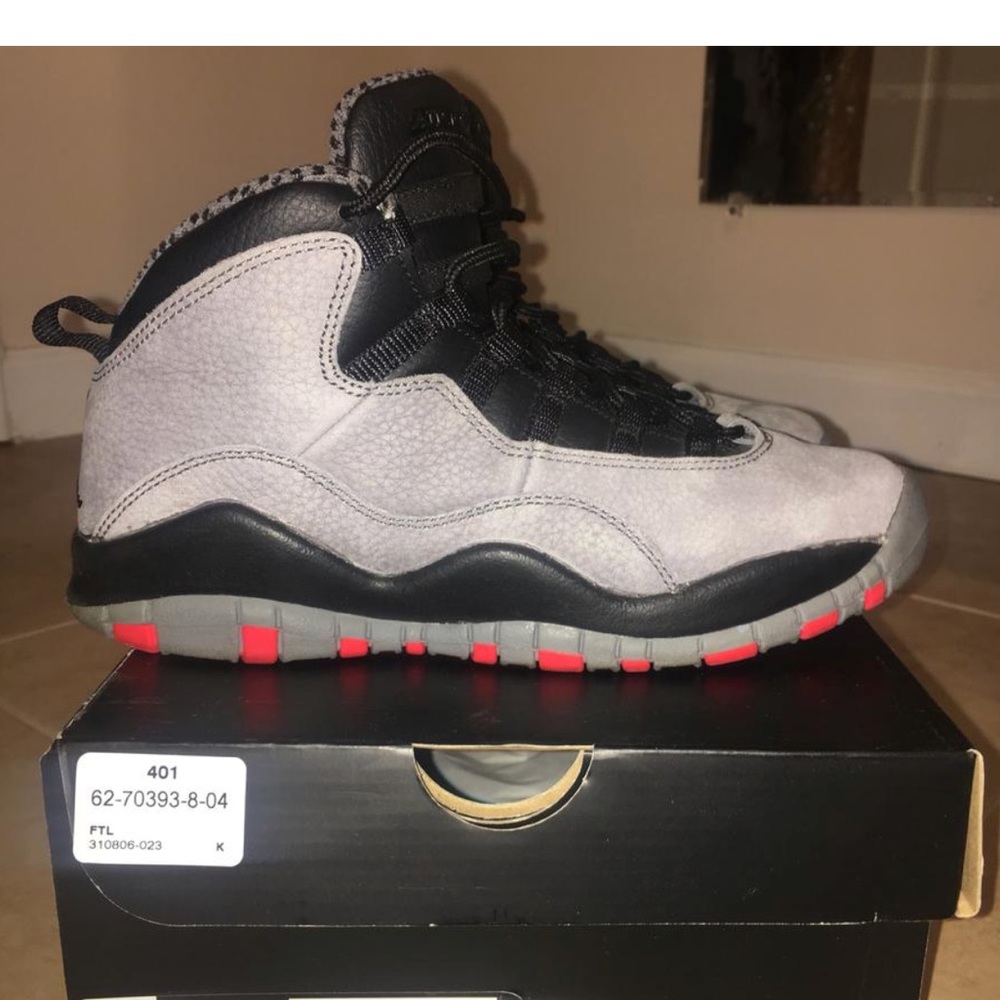 Cool Grey Retro 10’s. Size 7 women/ size 5 men’s.