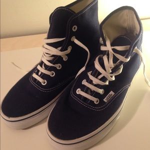 VANS. NWOT Navy blue. Size 6