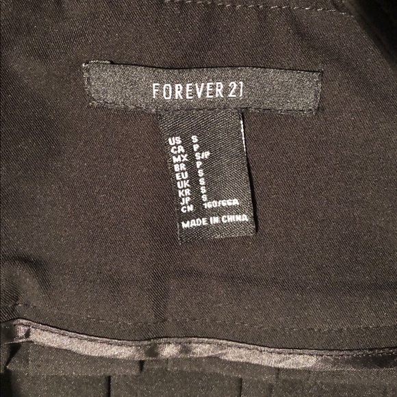 Beautiful black mini skirt - Picture 3 of 7