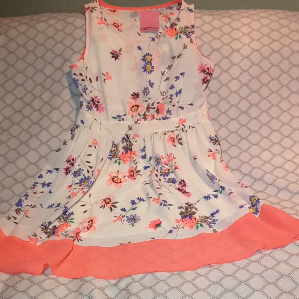 🌷HP🌷 Point  floral dress size medium