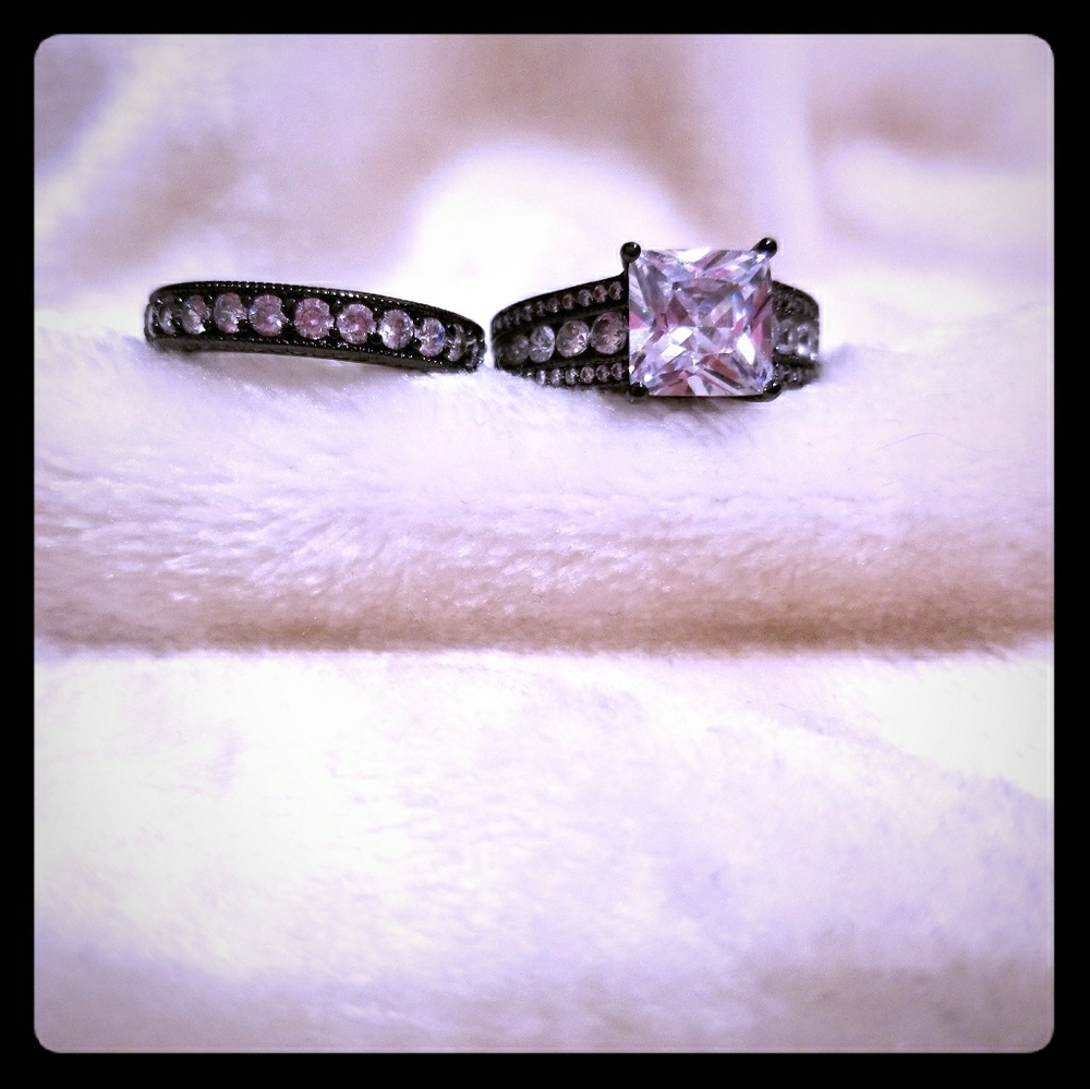 Black ring
