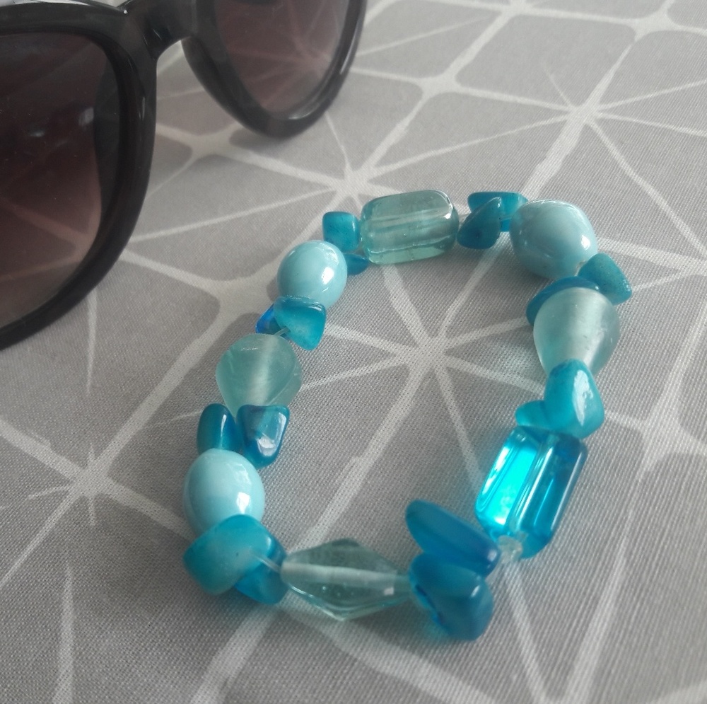 Paradise blue beaded bracelet