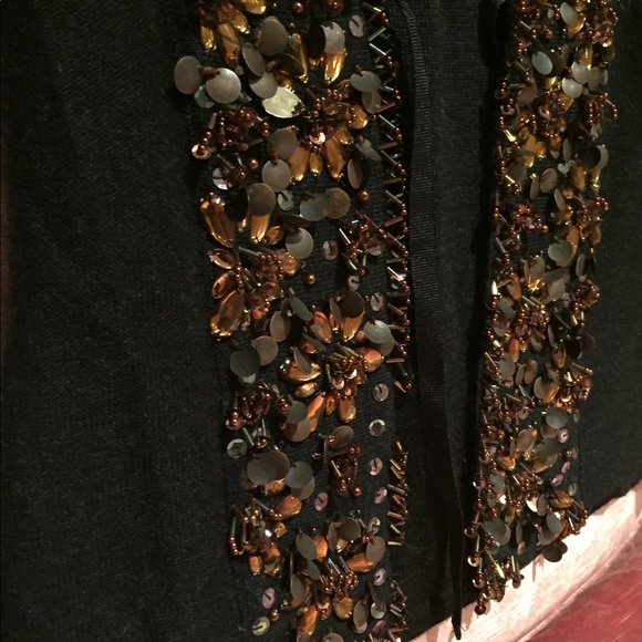 Embroidered black sweater! - Picture 4 of 4