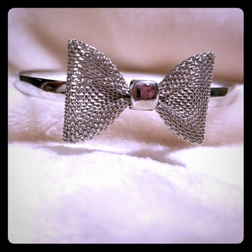 Bow bracelet
