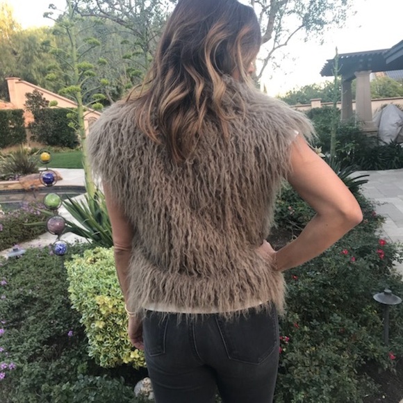 Faux Fur Vest with Pockets - Picture 4 of 4