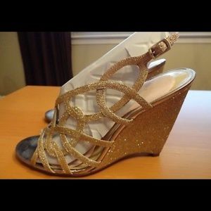 Enzo Angiolini Gold Wedges Sz 9.5