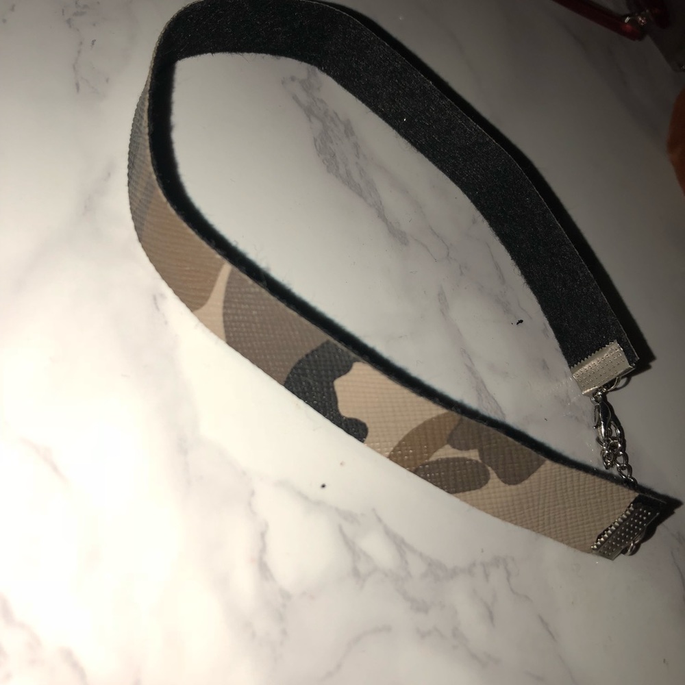 Camouflage Choker
