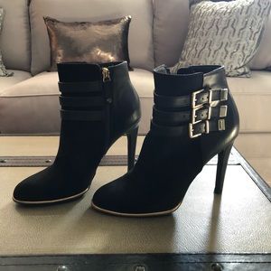 Women’s s black ankle boots/heels: size 7