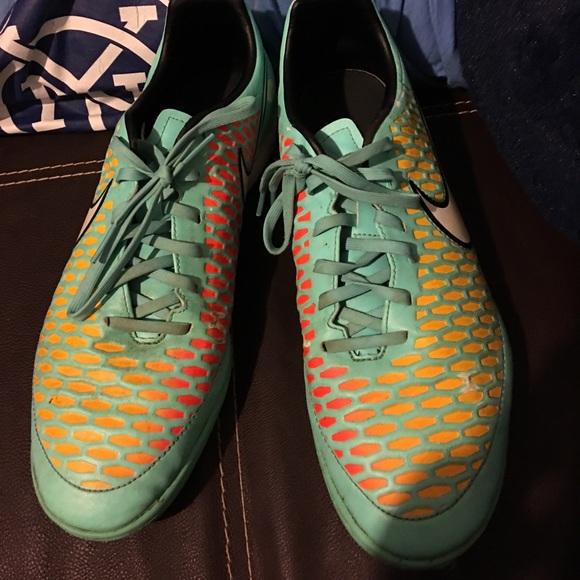 Nike Magistas size 11.5 - Picture 1 of 3